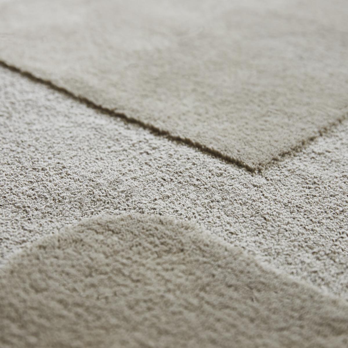 Tapis salon et chambre tufté en laine motif géométrique MURAL beige, UN AMOUR DE TAPIS