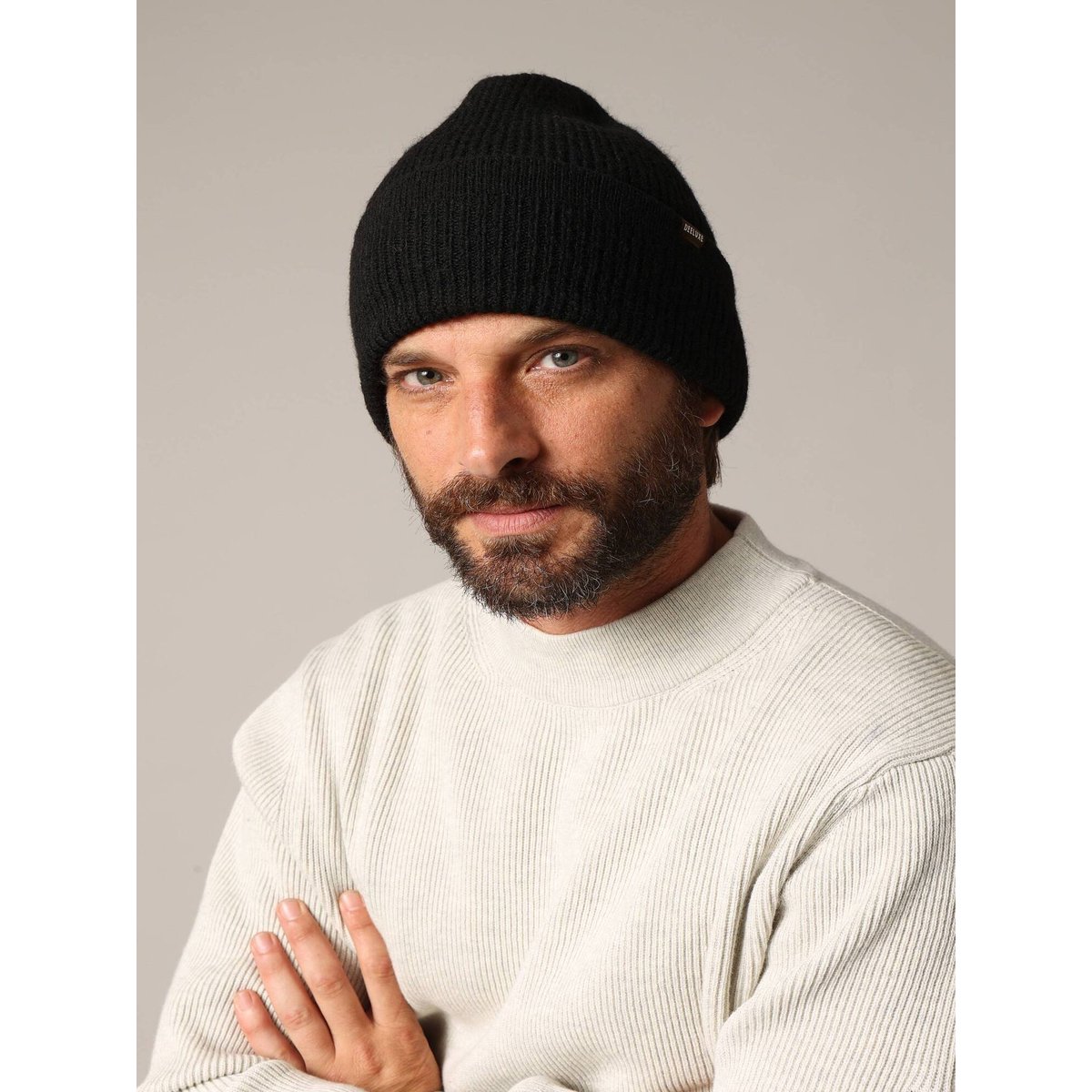 Bonnet en maille côtelée avec revers et étiquette tissée SLEDGE noir, DEELUXE