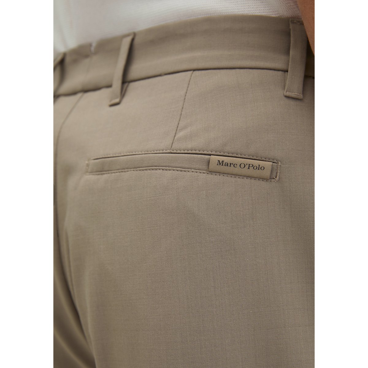 Pantalon modèle Mossbo DFB Travel Collection en Technical Wool Blend léger marron, MARC O'POLO
