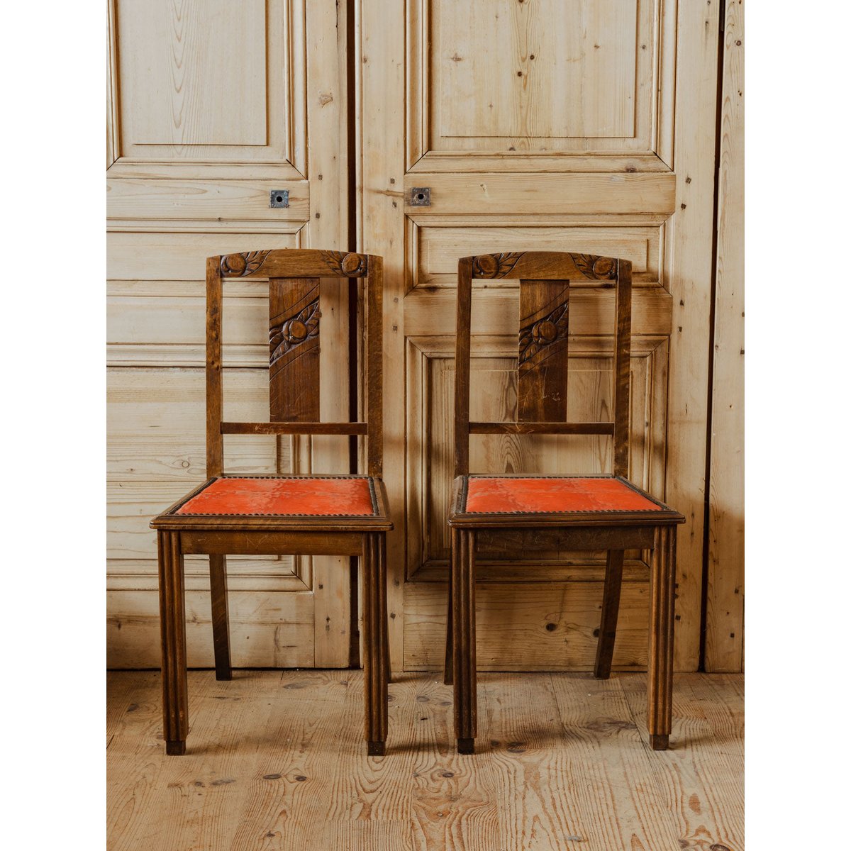 Lot de 6 chaises en bois et velours rouge Claude N°1352 - Bon état bois foncé, DEBONGOUT