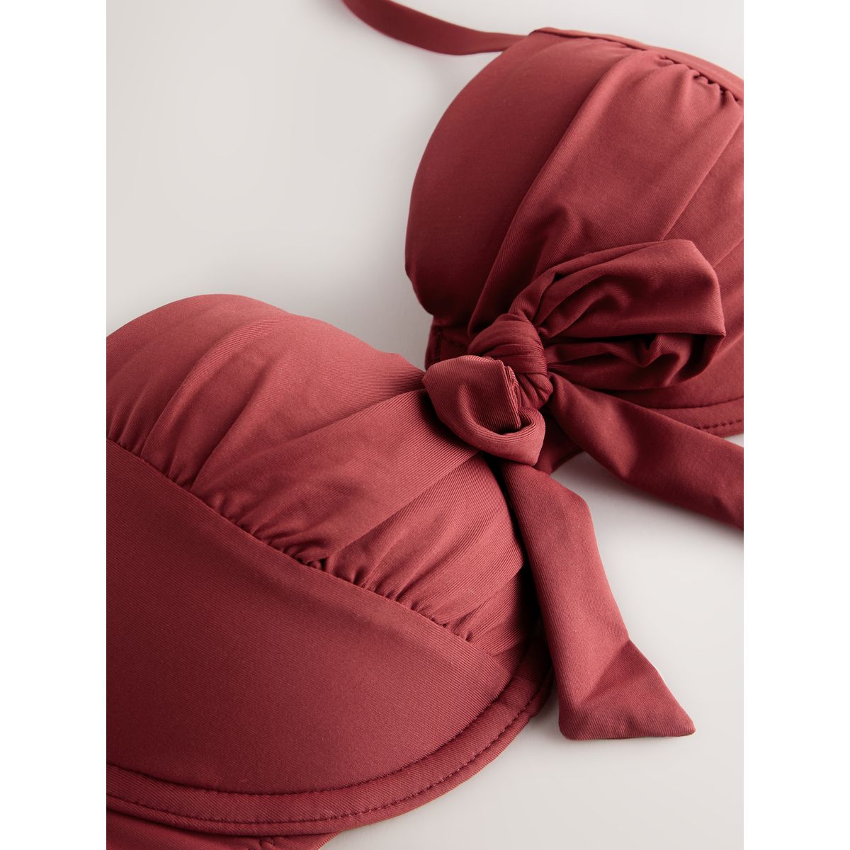 Haut de bikini bandeau à armatures avec nœud vin de baies, NEXT