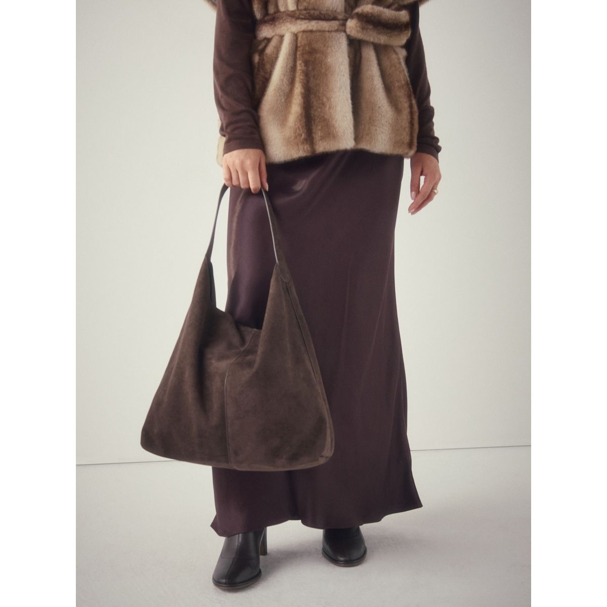 Sac porté épaule en suédine marron chocolat, NEXT