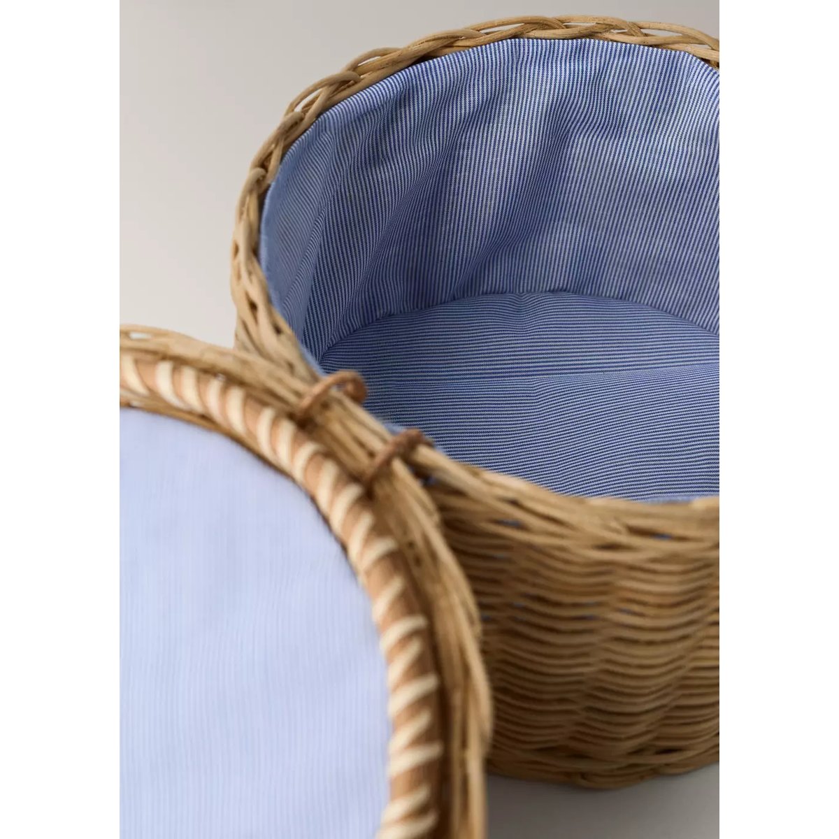 Panier en rotin avec intérieur en coton seersucker marron, MANGO HOME