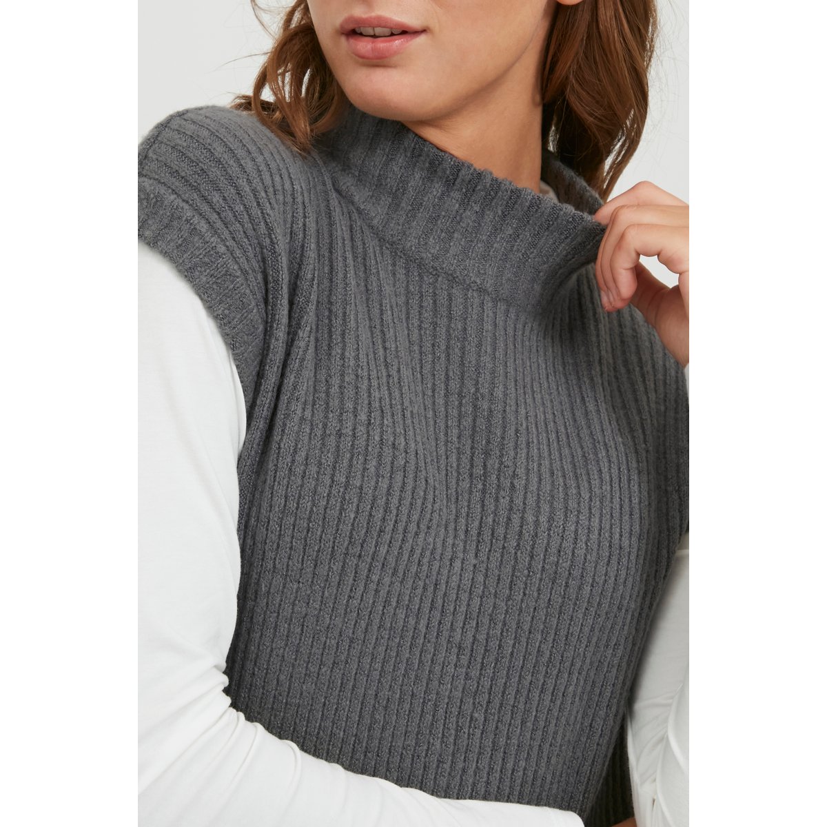 Dress gris foncé, B.YOUNG
