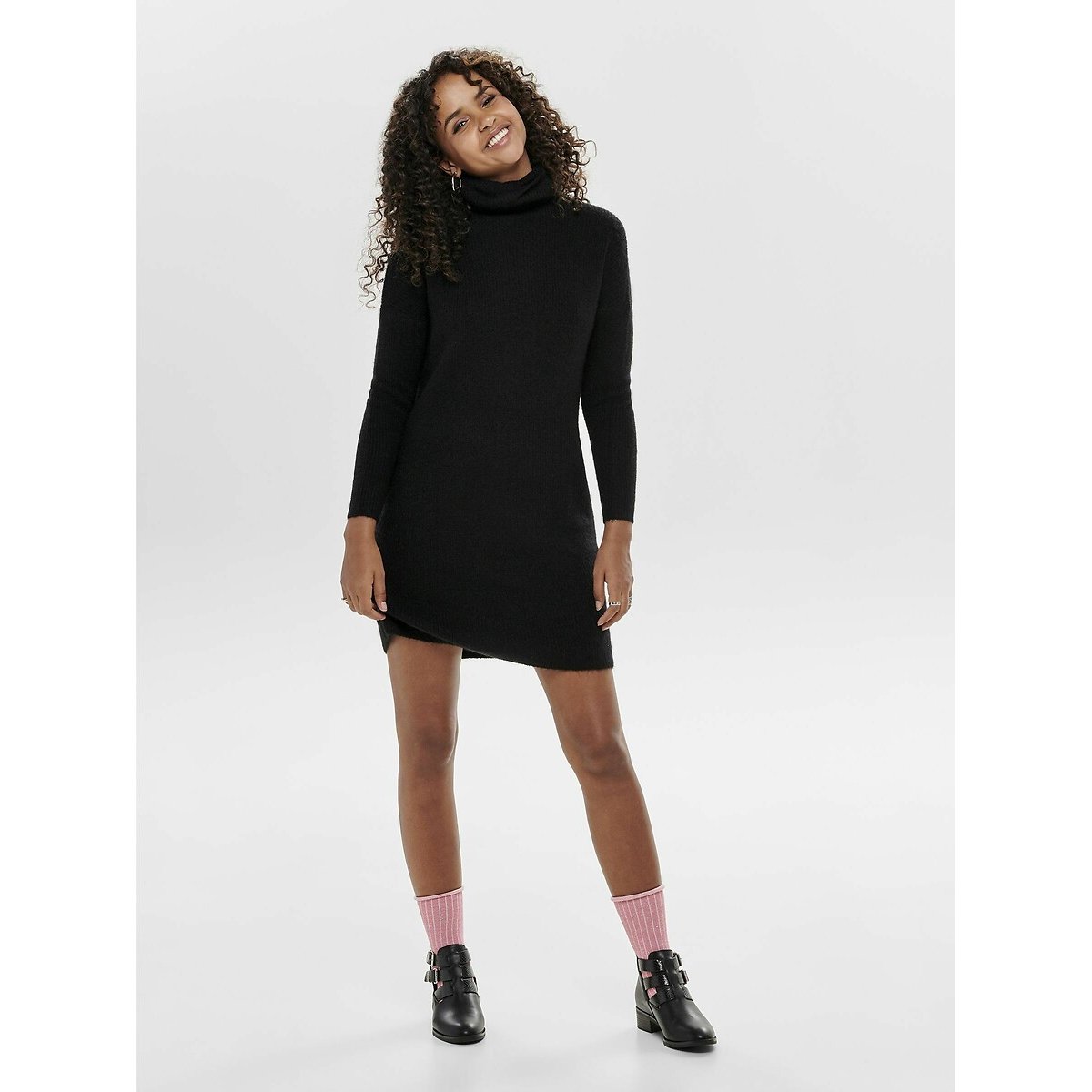 Vestido tipo camisola, com gola alta, em malha grossa preto , ONLY