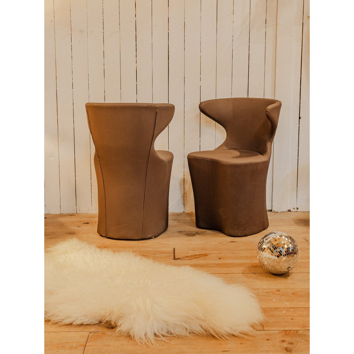 Paire de fauteuils marron Jakob N°703 - Bon état marron, DEBONGOUT