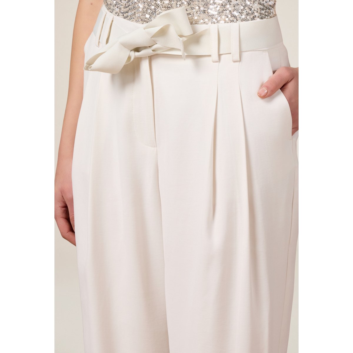Pantalon fluide avec ceinture. blanc, OLTRE