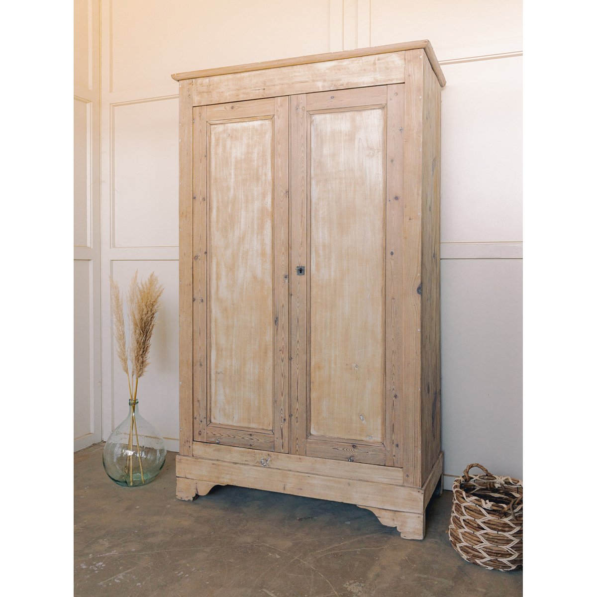 Armoire de campagne en bois clair rénovée Blandine N°501 - Bon état bois clair, DEBONGOUT