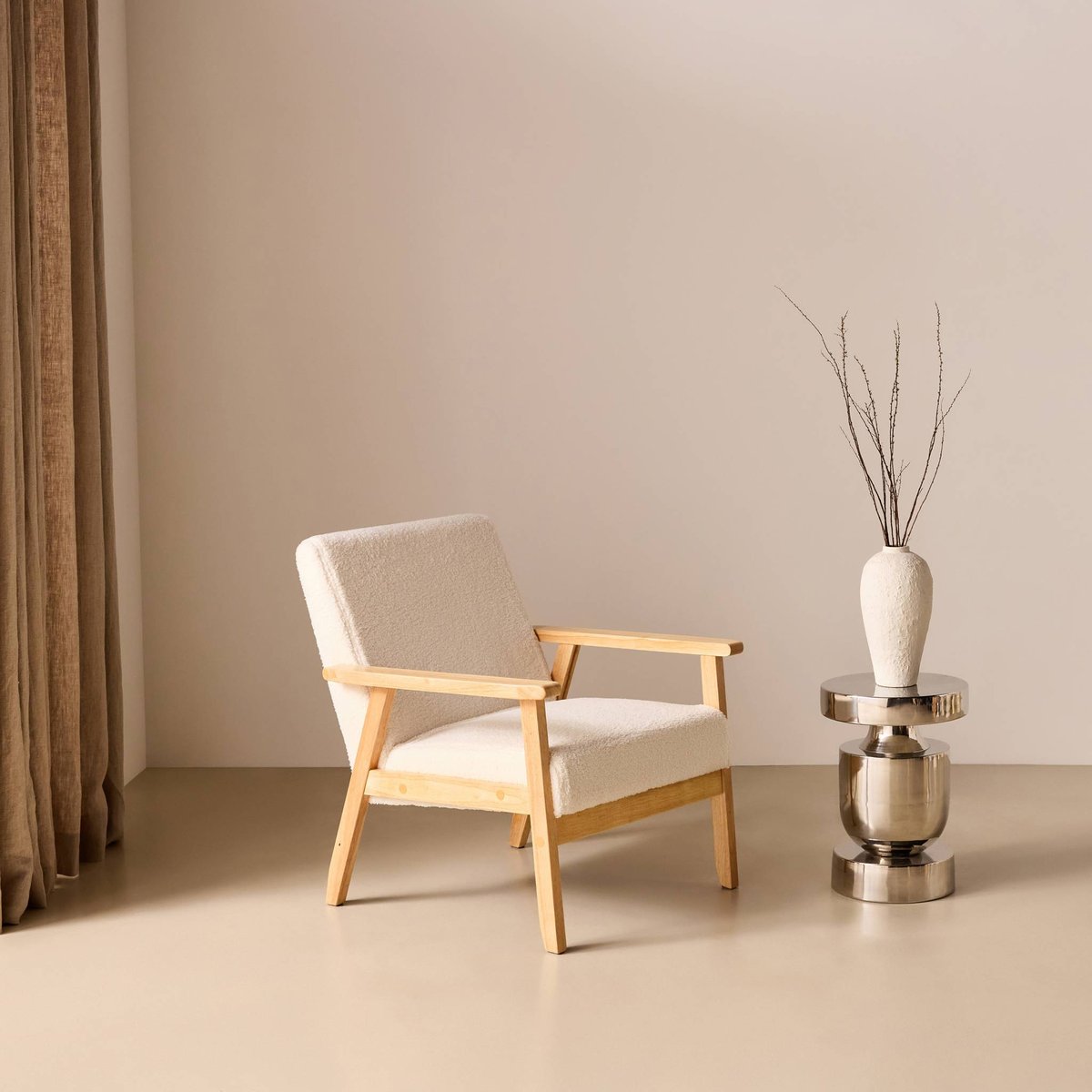Fauteuil scandinave bois de peuplier, d'hévéa et bouclette ISAK crème, SWEEEK