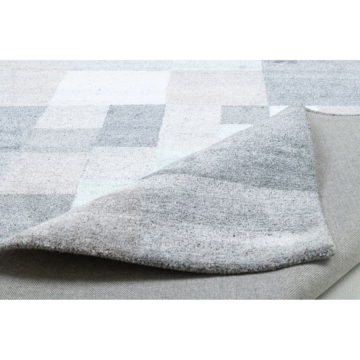 Tapis tufté main en viscose gris, THEKO
