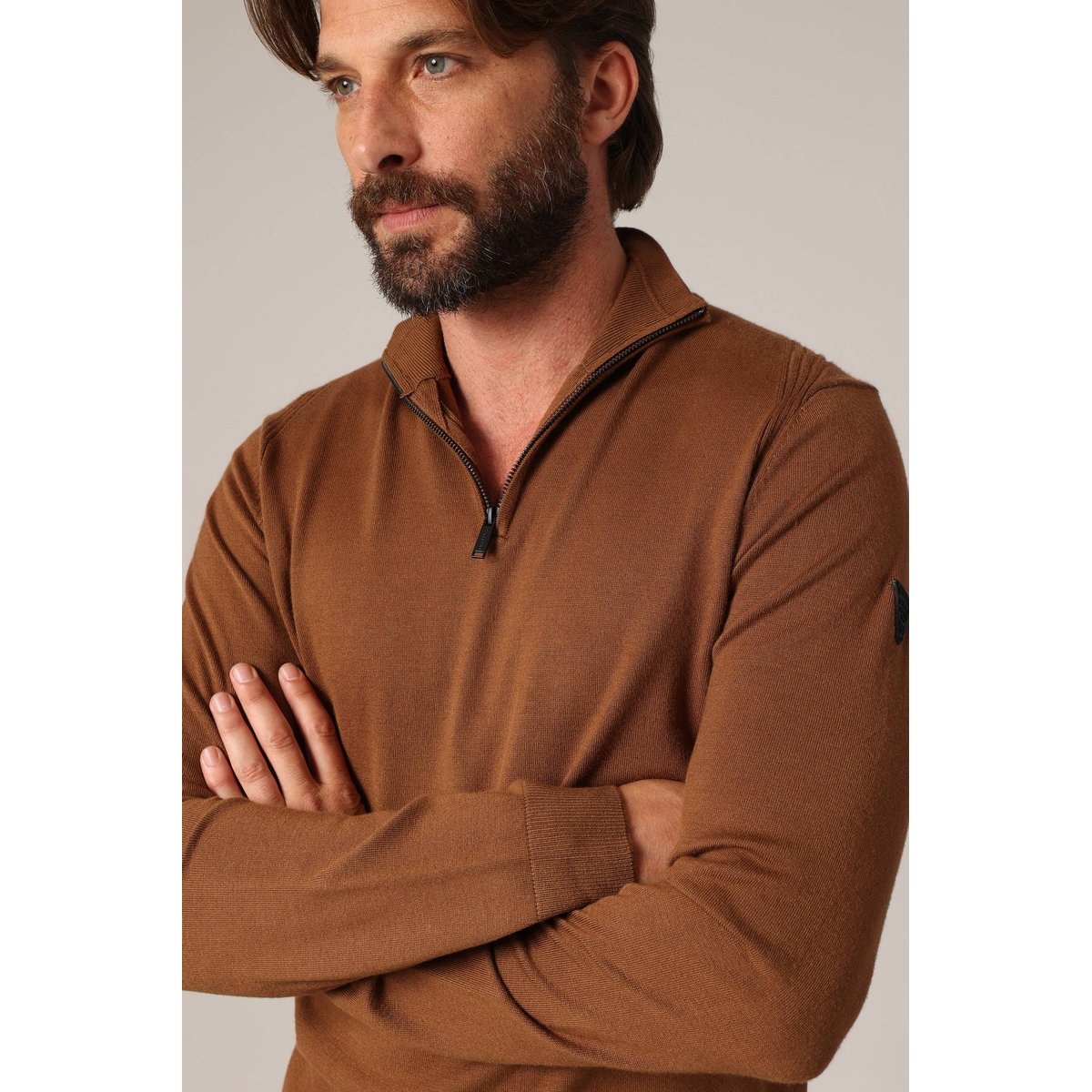 Pull zippé à col montant en maille fine
ALMANACH wood, DEELUXE
