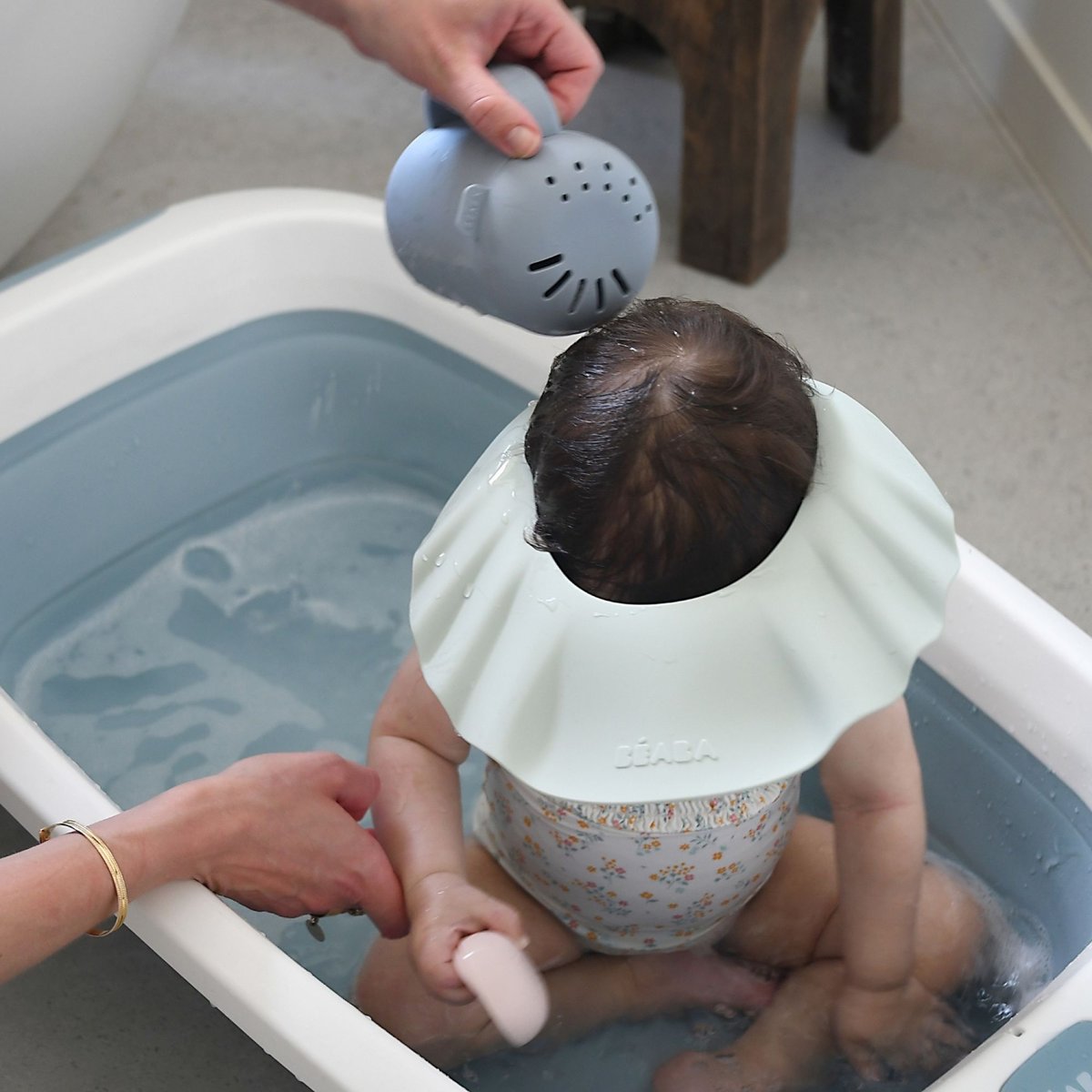 Visière de bain bébé en silicone vert brumeux, BEABA