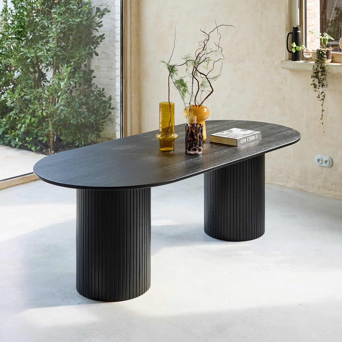 Table à manger oblongue placage chêne 8 places ESTELLE noir, SWEEEK