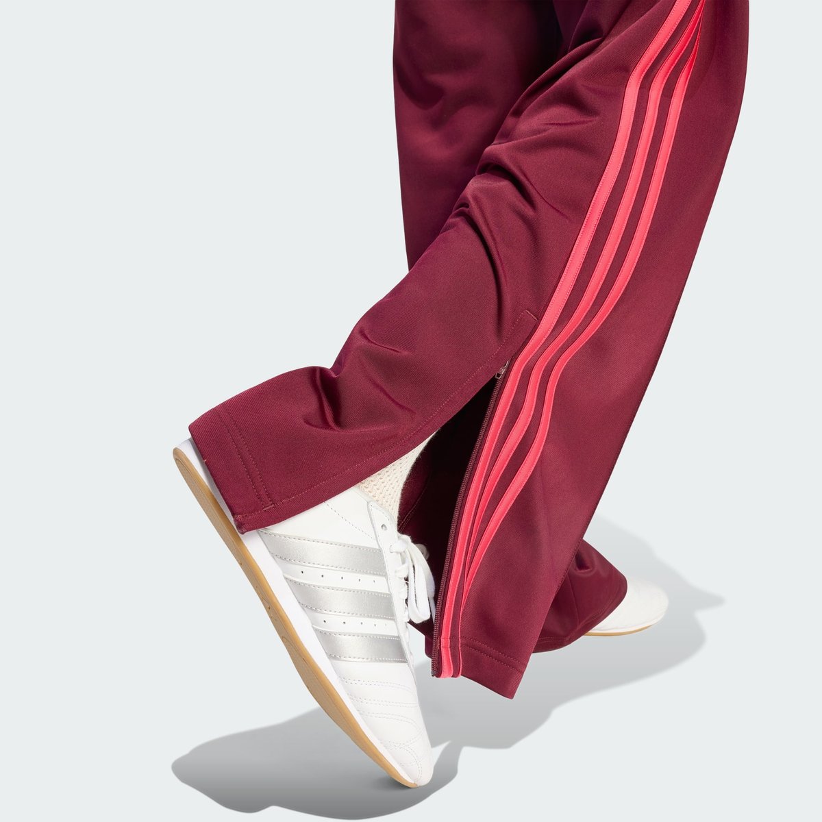 Pantalon De Survêtement Ample Firebird Pantalon De Survêtement Ample Firebird maroon / power pink, adidas Originals