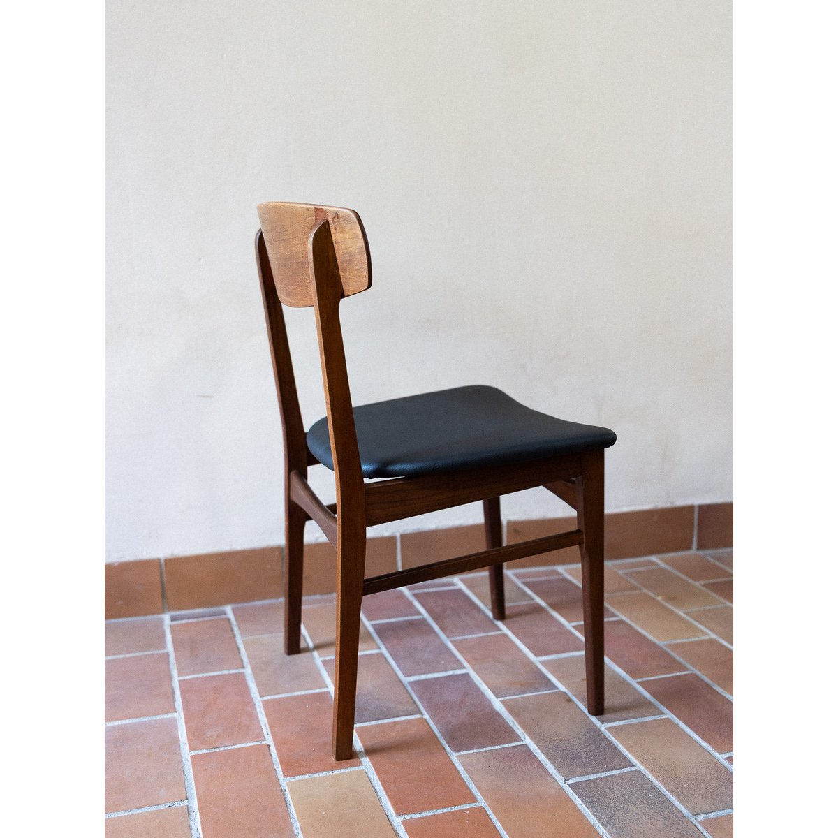 Elégante paire de chaises Alma N°1797 - Bon état bois foncé, DEBONGOUT