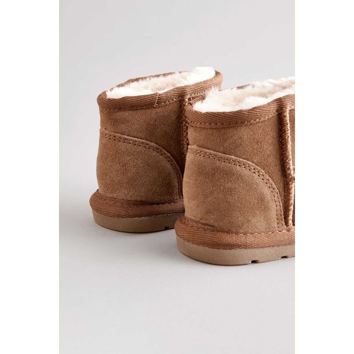 Bottines en daim à doublure chaude marron, NEXT