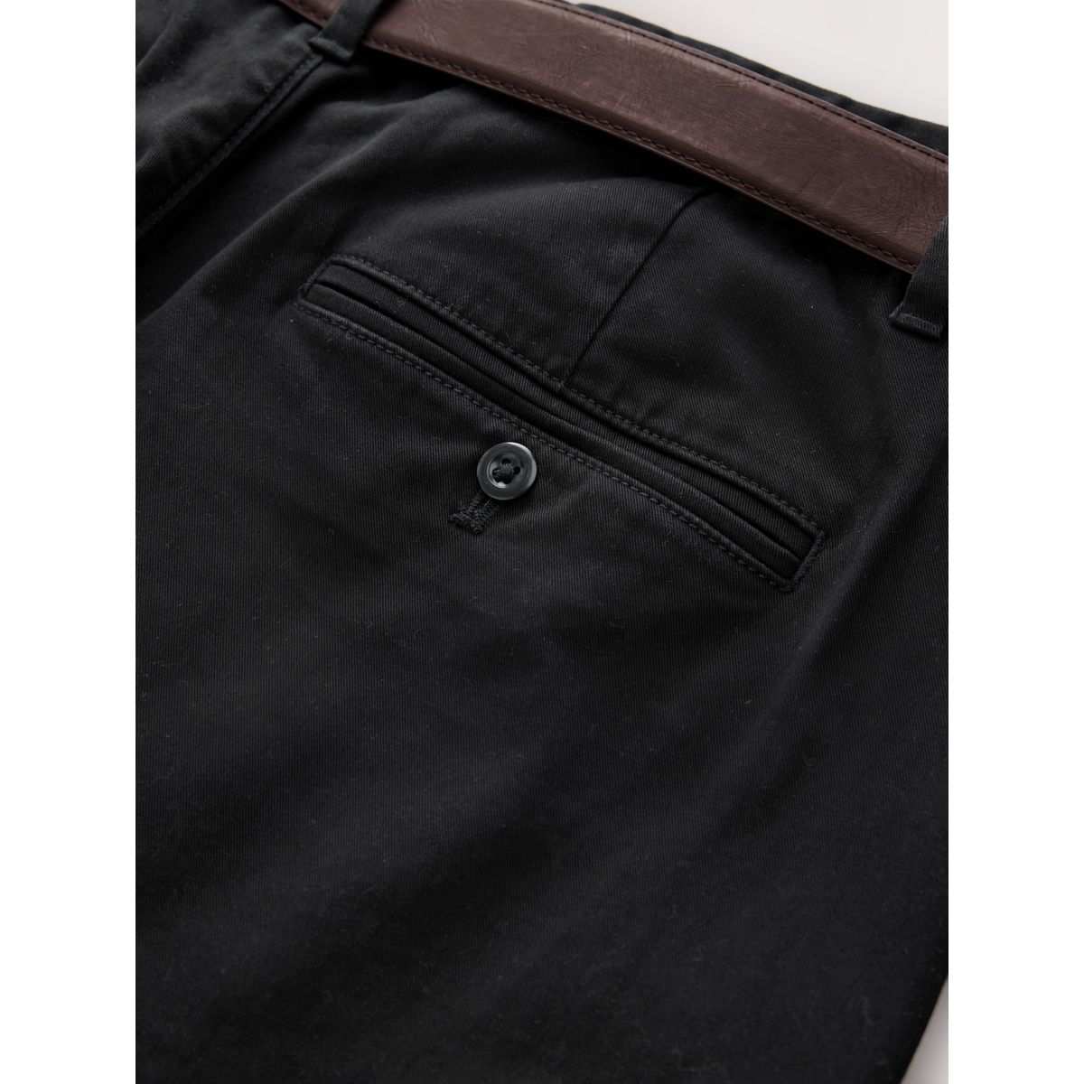 Pantalon chino doux plissé avec ceinture noir, NEXT