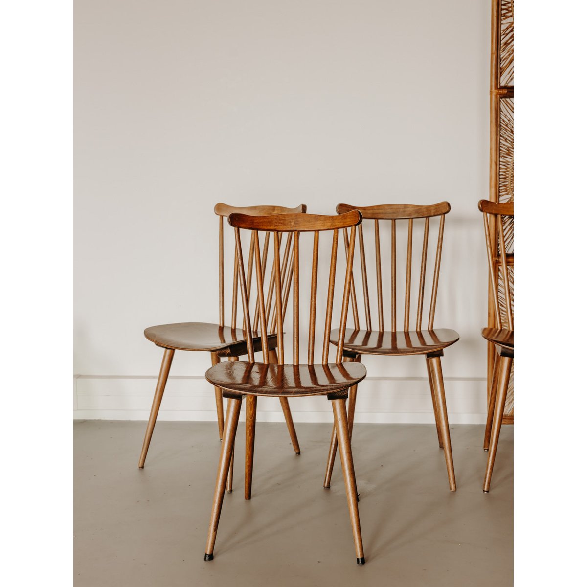 Lot de 4 chaises élégante en bois Alma N°2001 - Bon état bois foncé, DEBONGOUT