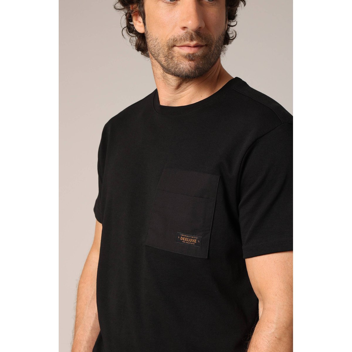 T-shirt décontracté avec poche poitrine contrastée ARION black, DEELUXE