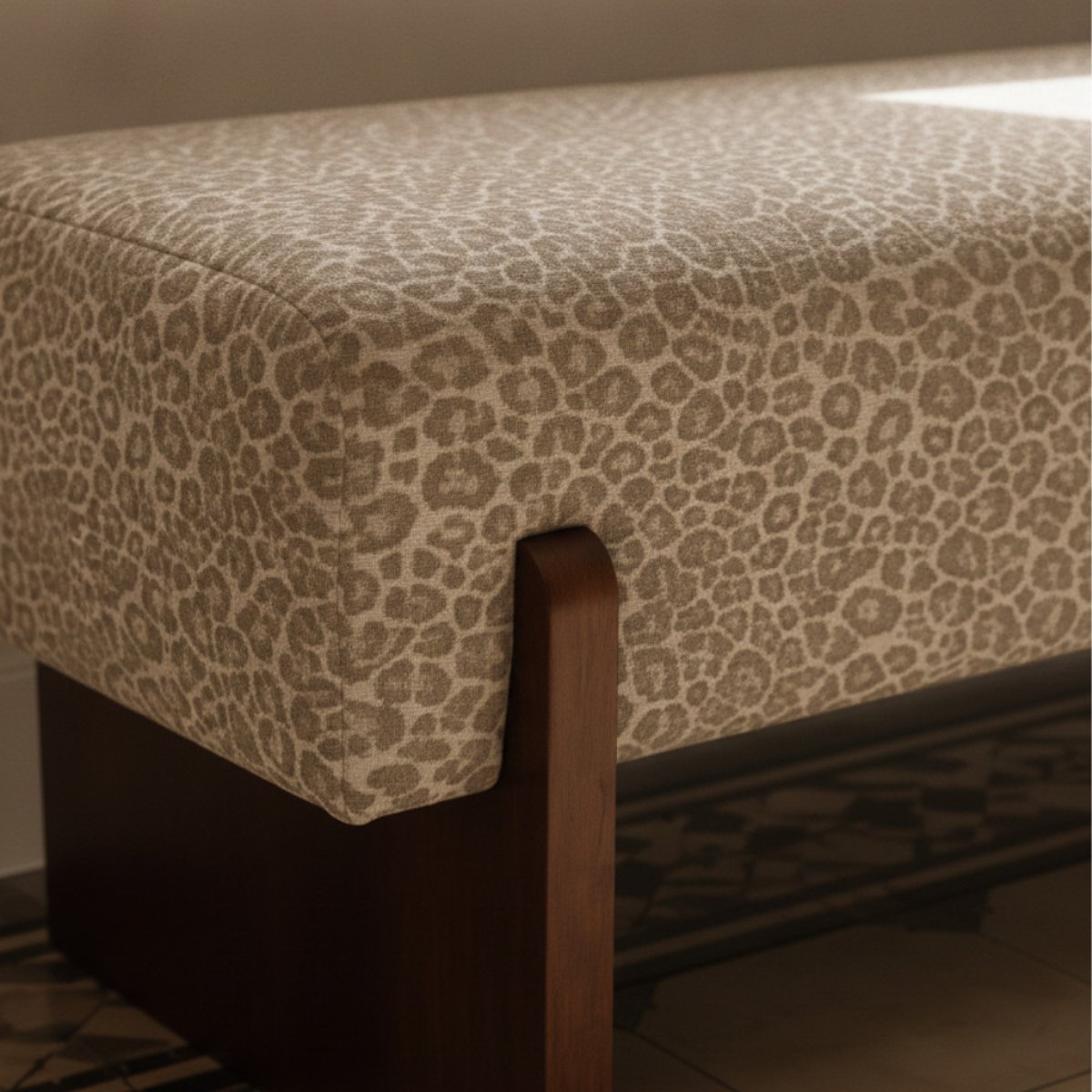 Banc en tissu imprimé léopard et bois- SALLY beige, DRAWER
