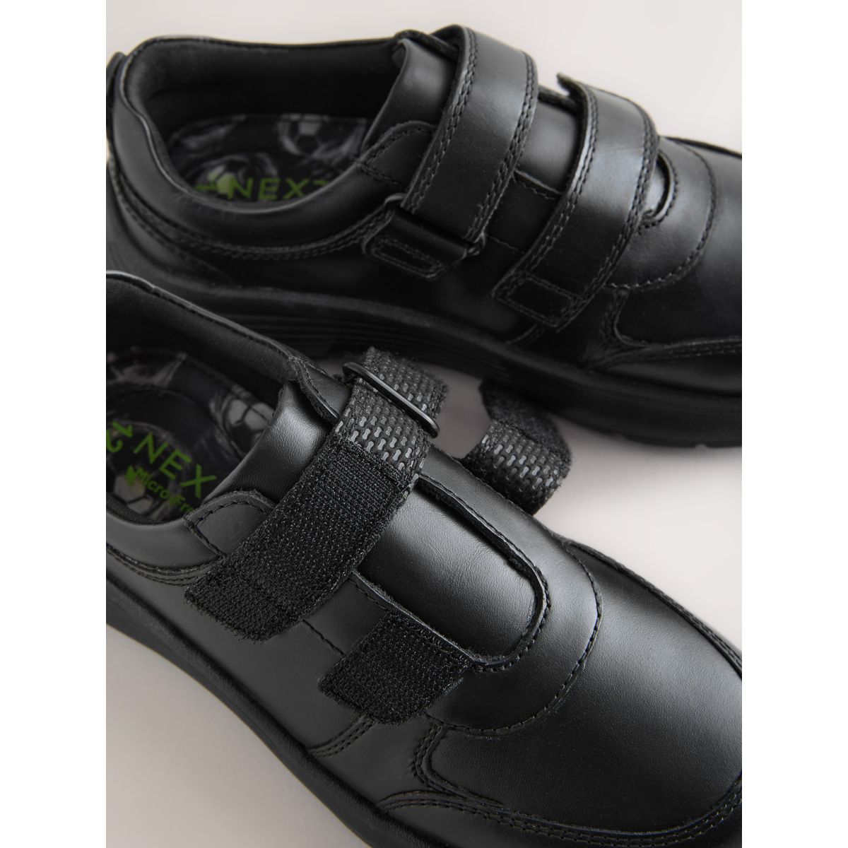 Chaussures d’école en cuir à scratch noir, NEXT