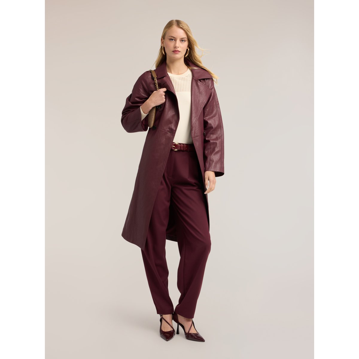 Trench ceinturé avec boucle burgundy, MOTIVI