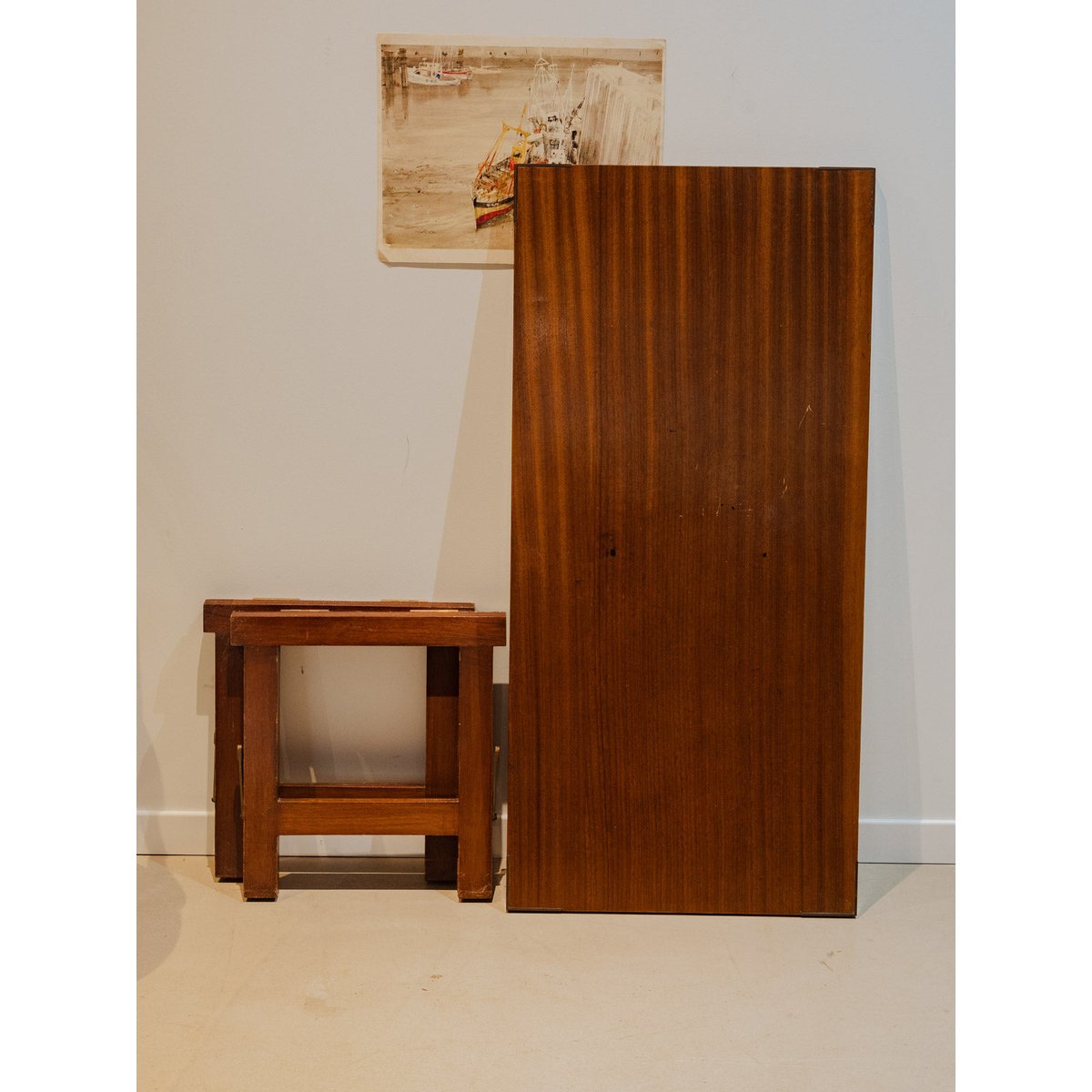 Table basse sur tréteaux en bois Léonie N°917 - Bon état bois foncé, DEBONGOUT