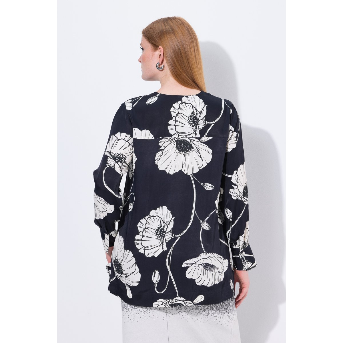 Tunique en satin à motif floral noir, ULLA POPKEN
