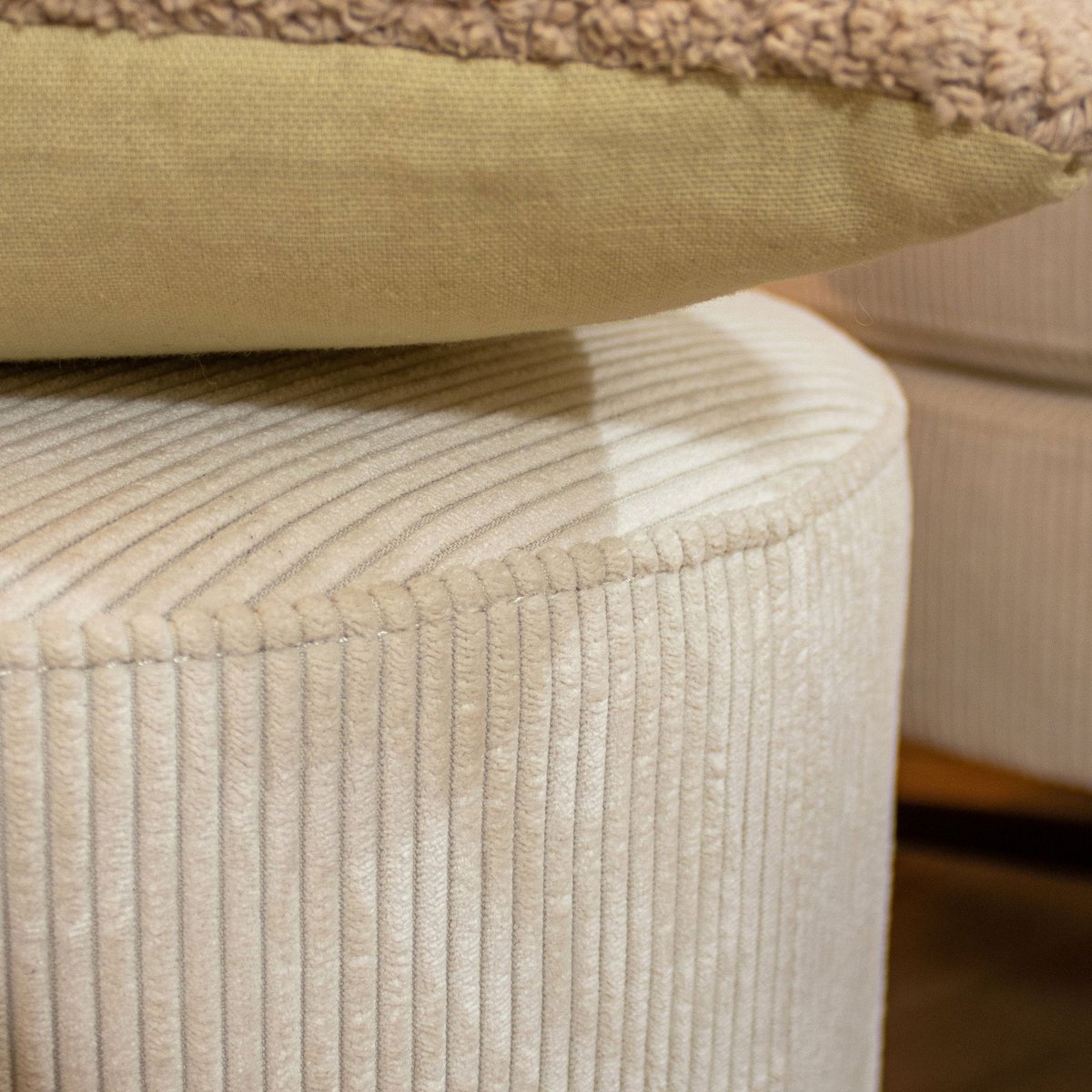 Pouf pivotant en velours cotelé ecru, NOW'S HOME