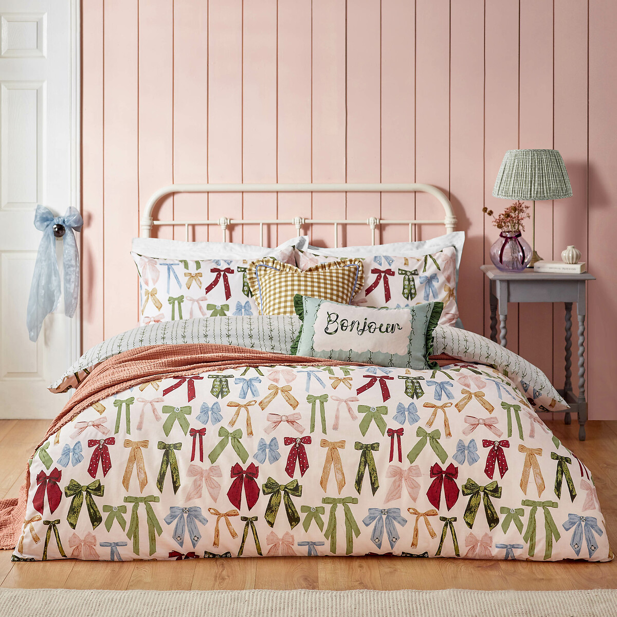 Noortje Bows Reversible Duvet Cover and Pillowcase Set pink, FURN.