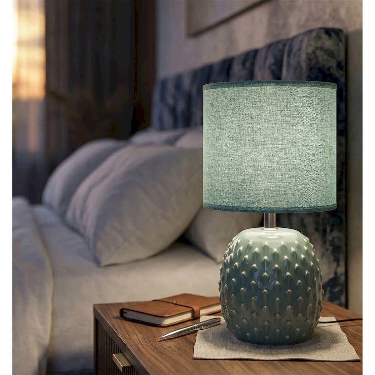 Lampe à poser céramique relief abat-jour tissu turquoise, RECOLLECTION