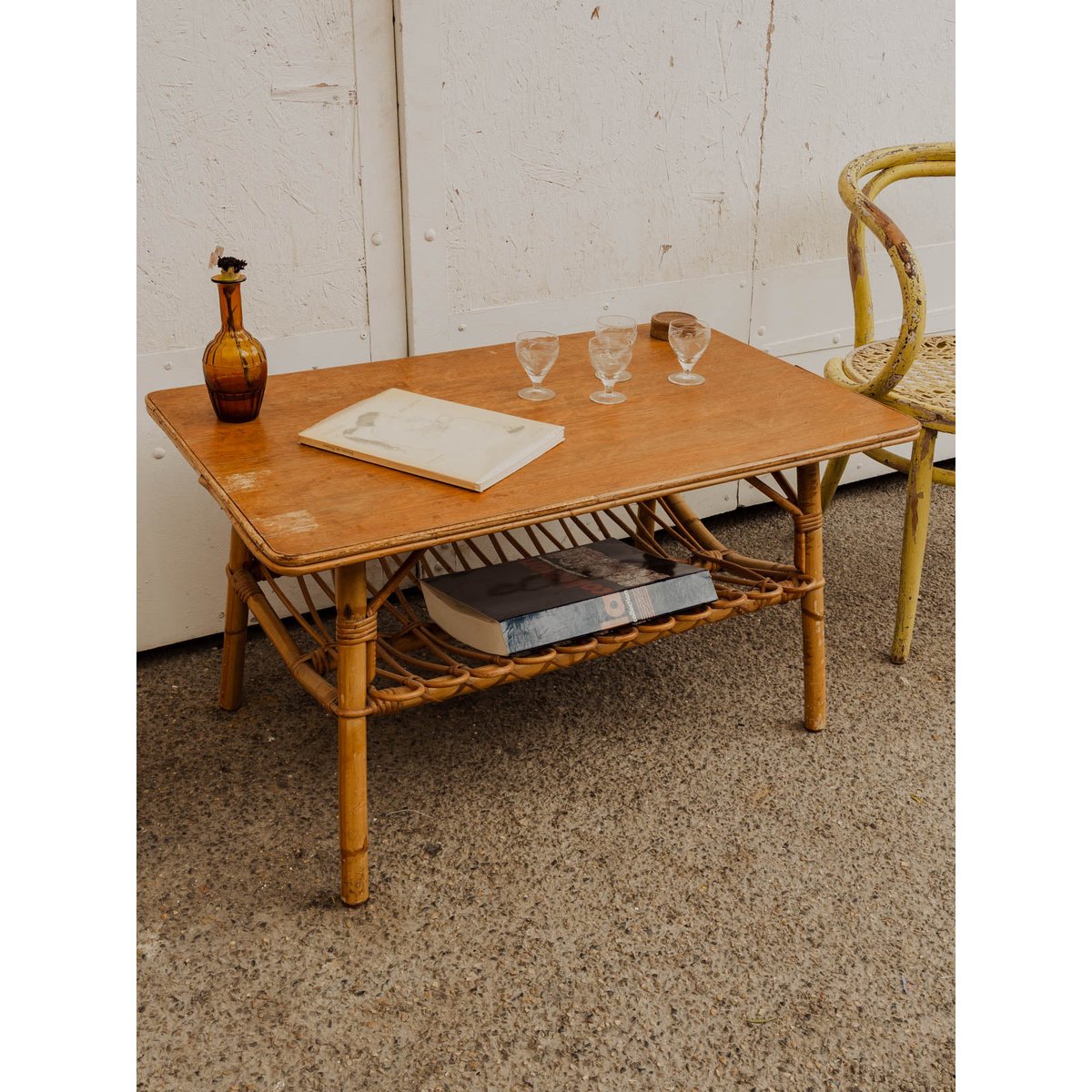 Table d'appoint en rotin Francine N°978 - Bon état bois clair, DEBONGOUT