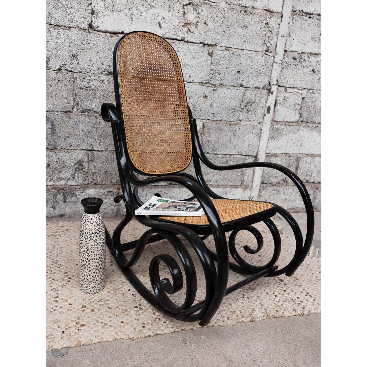 Rocking-chair en cannage Alibert N°92 - Bon état beige, DEBONGOUT