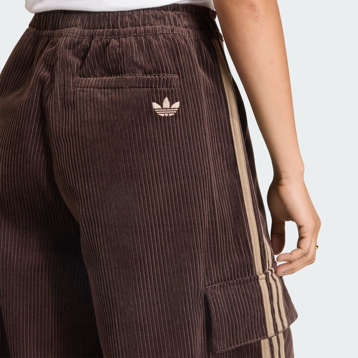 Pantalon Cargo Velours Côtelé 3 Bandes Pantalon Cargo Velours Côtelé 3 Bandes aurora coffee / khaki six, adidas Originals