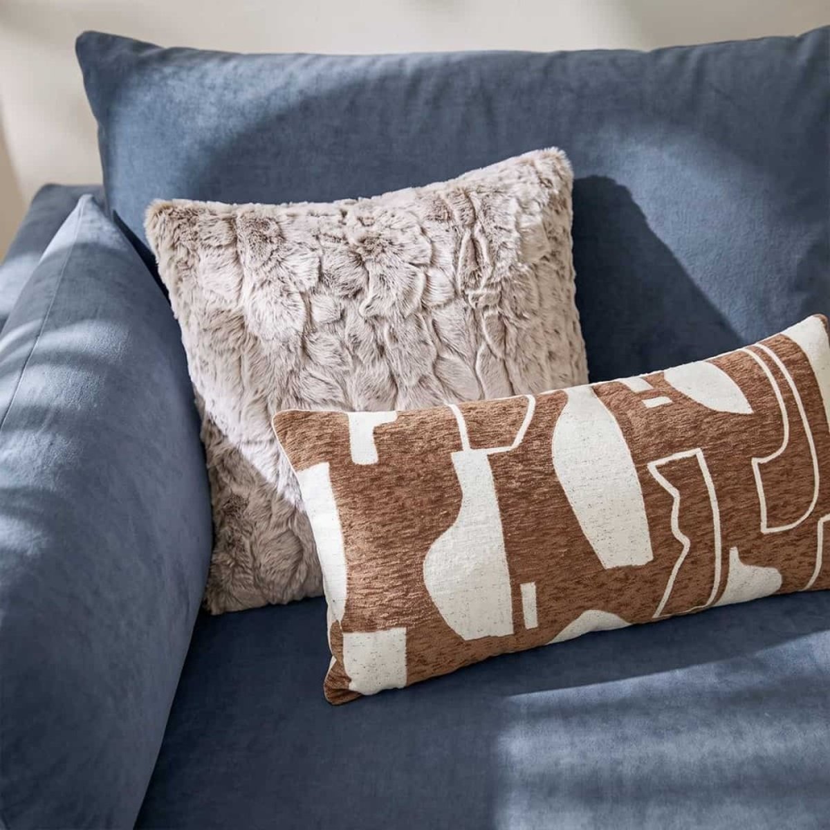 Coussin duvet motif peau de bête 40x40cm beige, ORNAMI