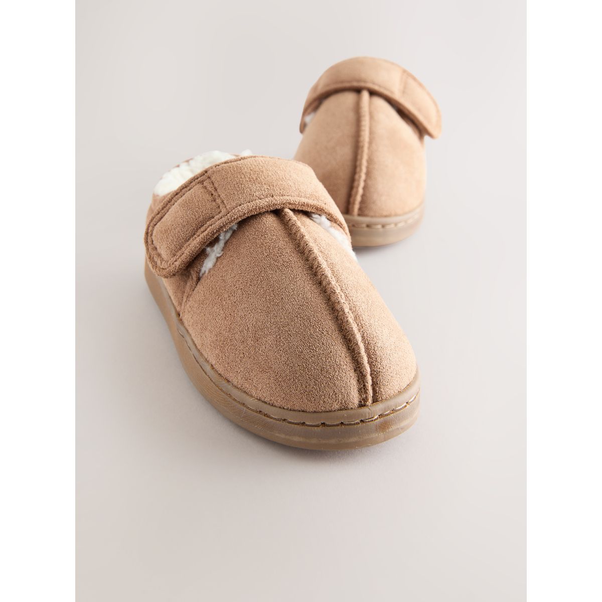 Chaussons à semelle moulée et doublure chaude fauve/marron, NEXT
