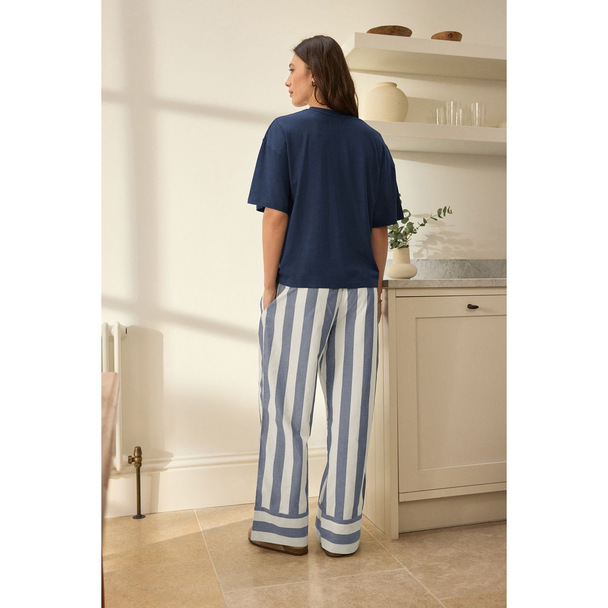 Pyjama en mélange de coton à manches courtes bleu marine rayé, NEXT