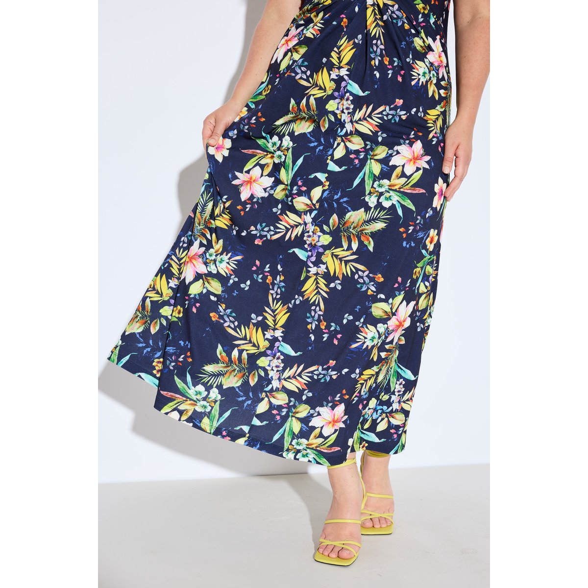 Robe maxi en jersey. Motif floral et drapé marine, ULLA POPKEN