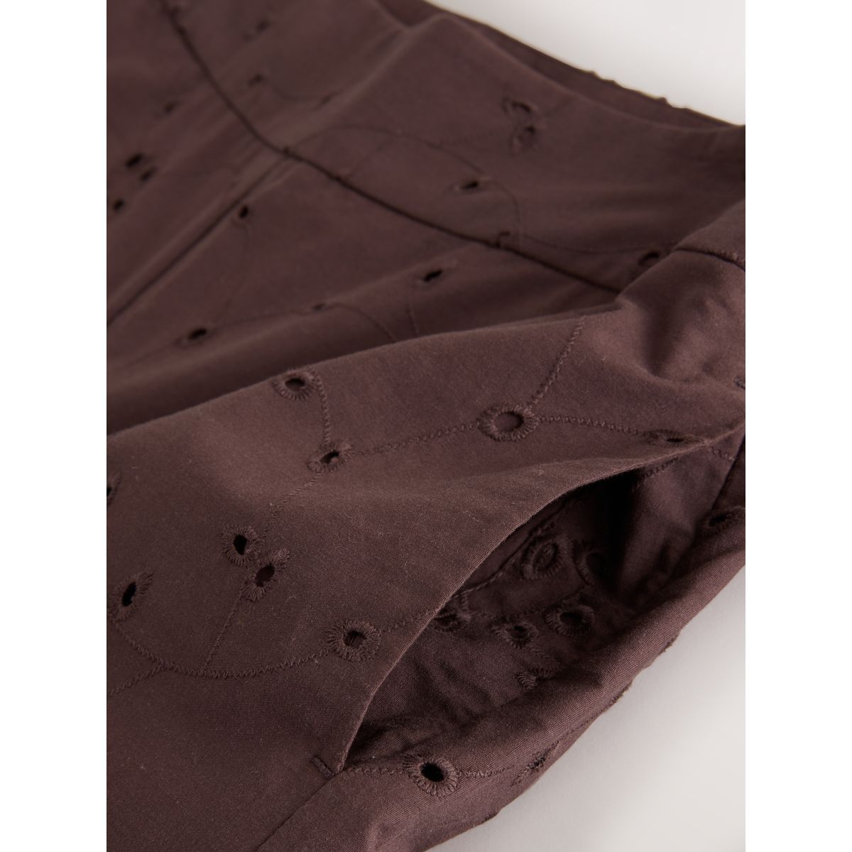 Pantalon large court avec broderie marron chocolat, NEXT