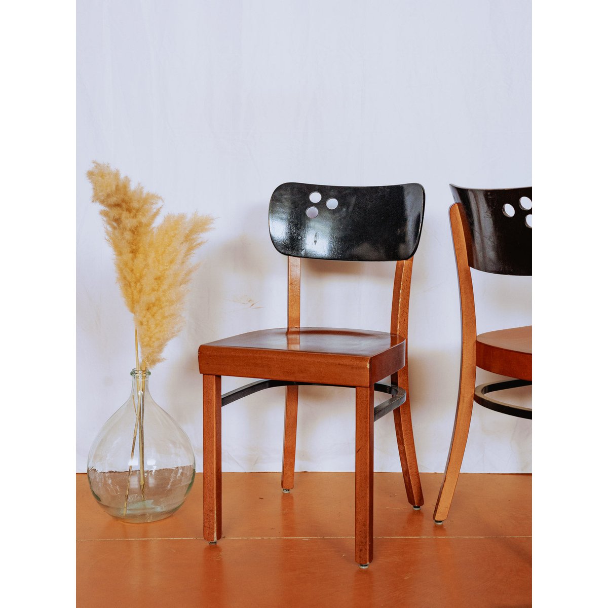 Chaise au dossier ajouré Alma N°1412 - Bon état bois foncé, DEBONGOUT