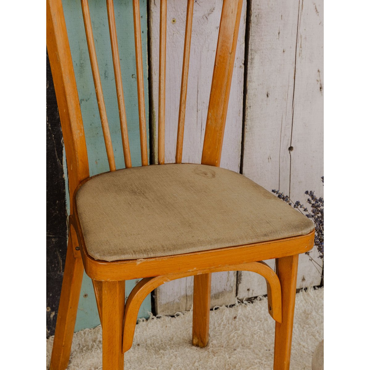Lot de 6 chaises Baumann en bois Claude N°1387 - Bon état bois clair, DEBONGOUT