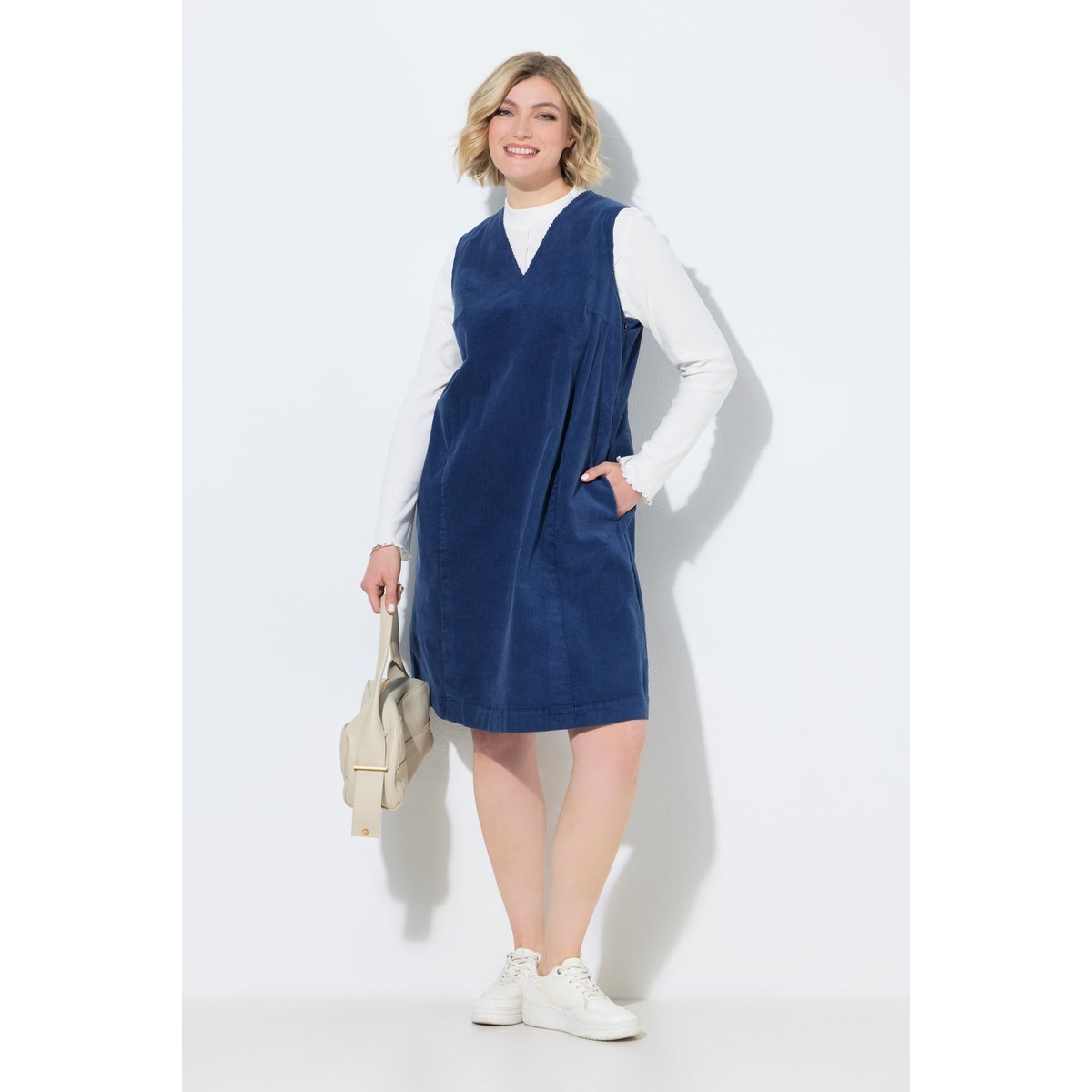 Robe en velours côtelé bleu encre, ULLA POPKEN