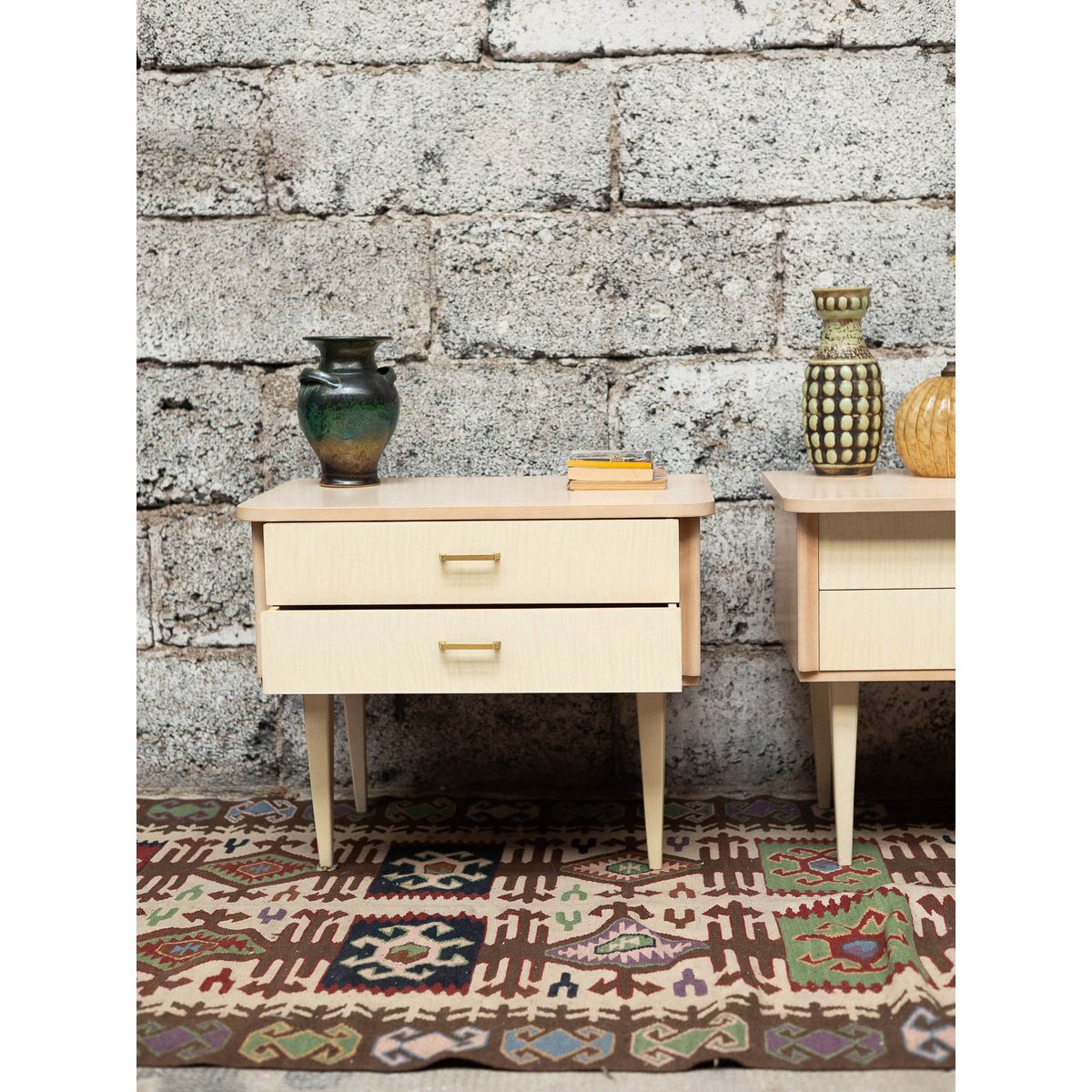 Paire de tables de chevets épurées Maïa N°1529 - Bon état beige, DEBONGOUT
