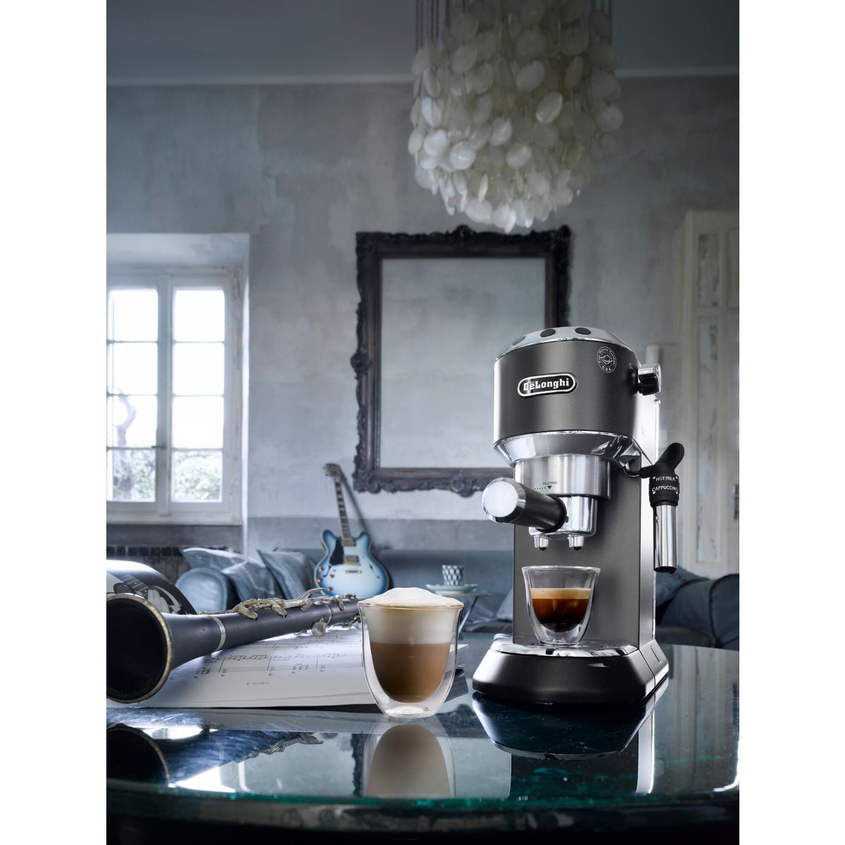 Expresso pompe ultra-compacte Dedica EC695.BK noir, DELONGHI