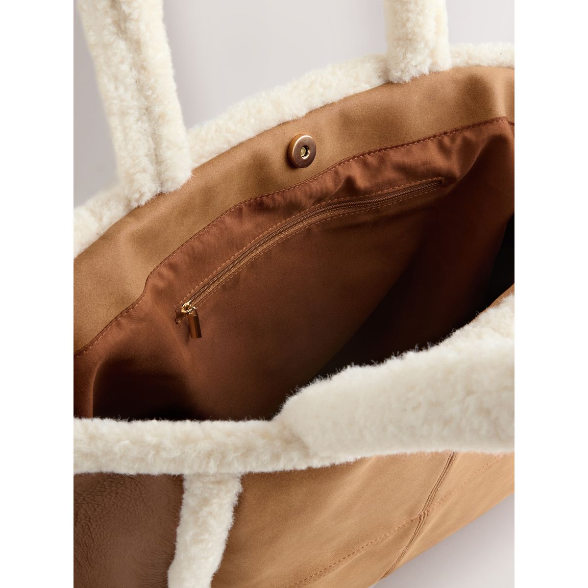 Fourre-tout en pu imitation peau de mouton marron fauve, NEXT