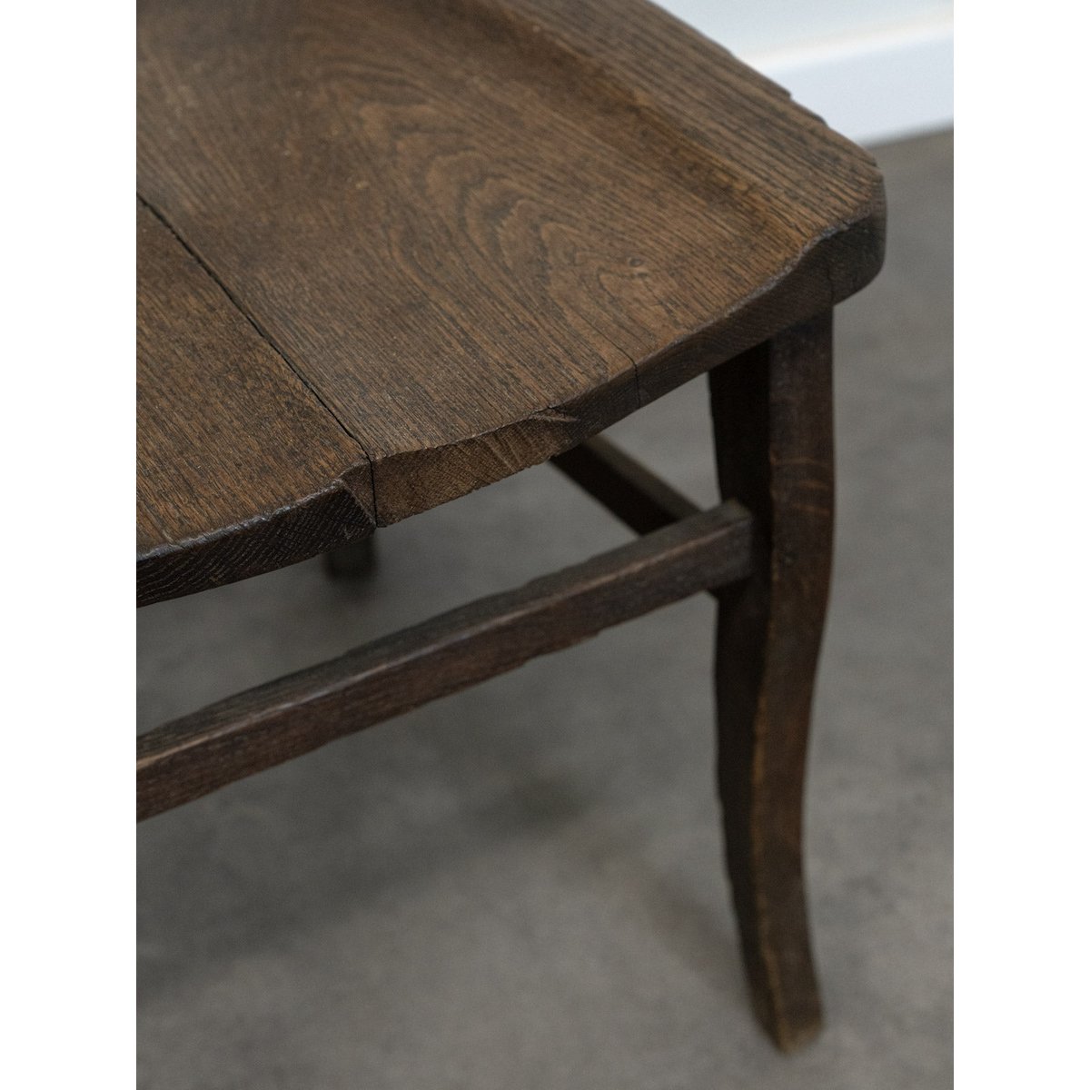 Lot de 4 chaises anciennes en bois Claude N°1373 - Bon état bois foncé, DEBONGOUT