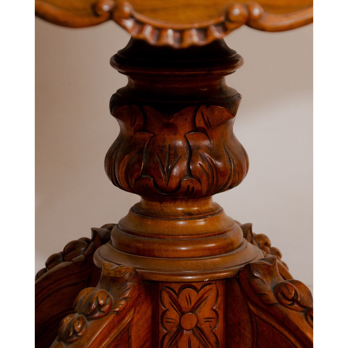 Table en bois Francine N°887 - Bon état bois foncé, DEBONGOUT
