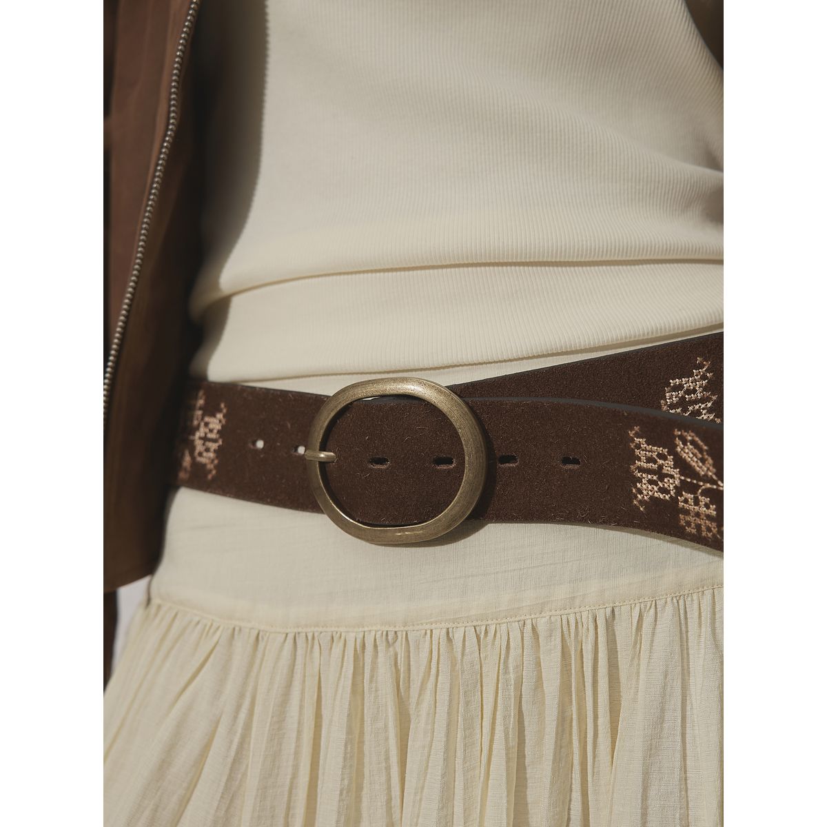 Large ceinture en cuir daim brodé de fleurs, NEXT
