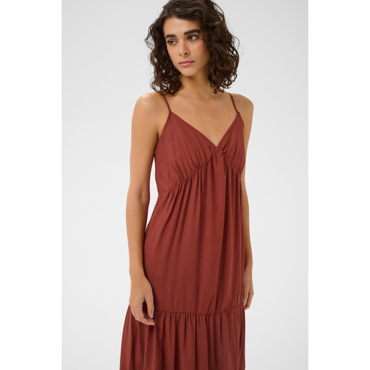 Robe marron henna, KAFFE
