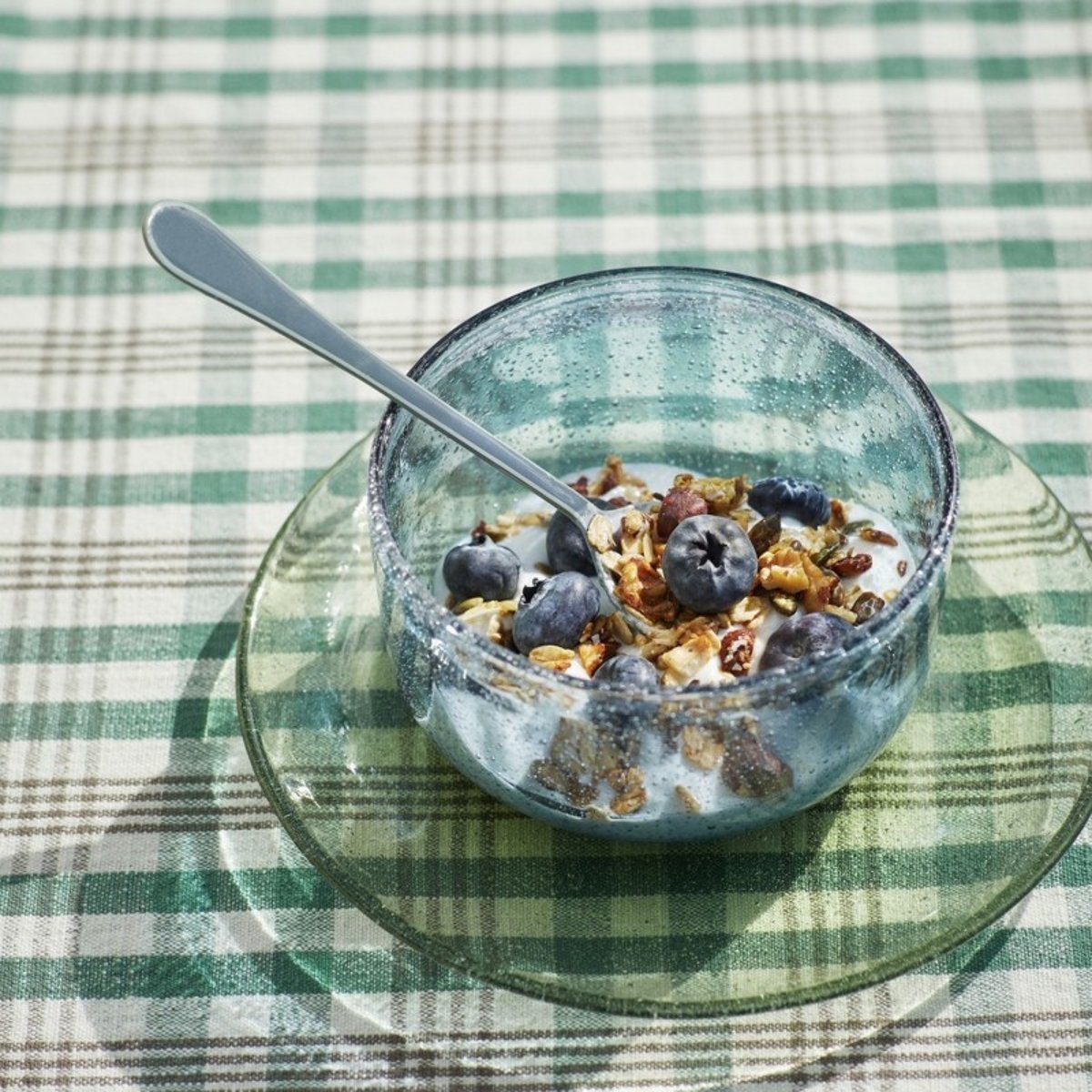 Assiette verre bullé bleu, MADAM STOLTZ